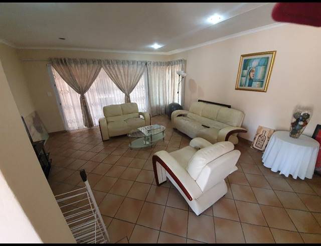 3 BEDROOM PROPERTY TO RENT IN VAL DE GRACE